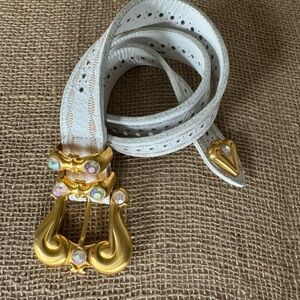 Designer Tony Barcelo white leather belt w/ornate buckle S 0-30 in made in Spain